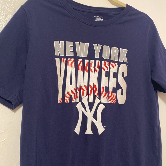 Genuine Merchandise Tops - YANKEES short sleeve crew neck Top size XXL